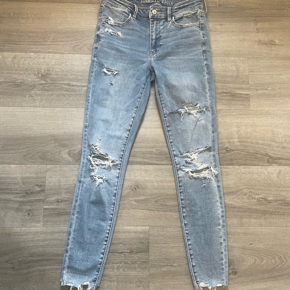American Eagle Outfitters Women's Distressed Blue Jeans